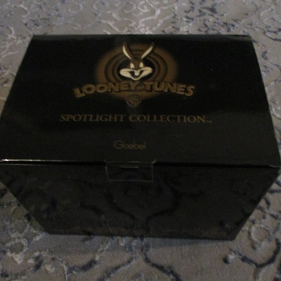 Goebel Looney Tunes Buggs Bunny & Elmer Fudd "Isn't she wovewe" LE COA Boxed - Picture 8 of 8